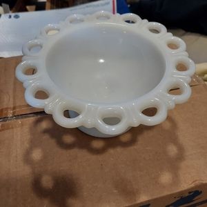 337) vintage white milk glass fruit bowl